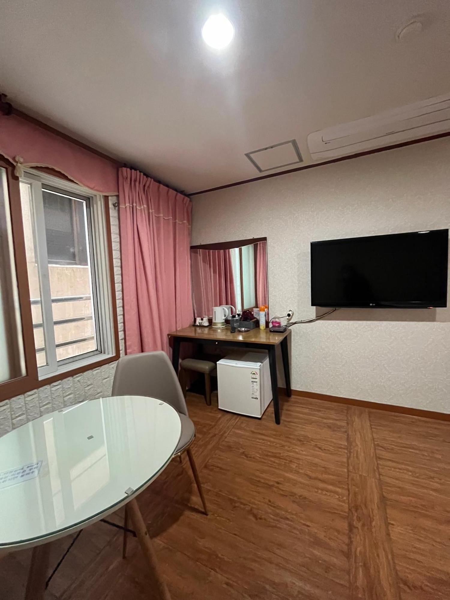 ג'גו Oreum Motel מראה חיצוני תמונה