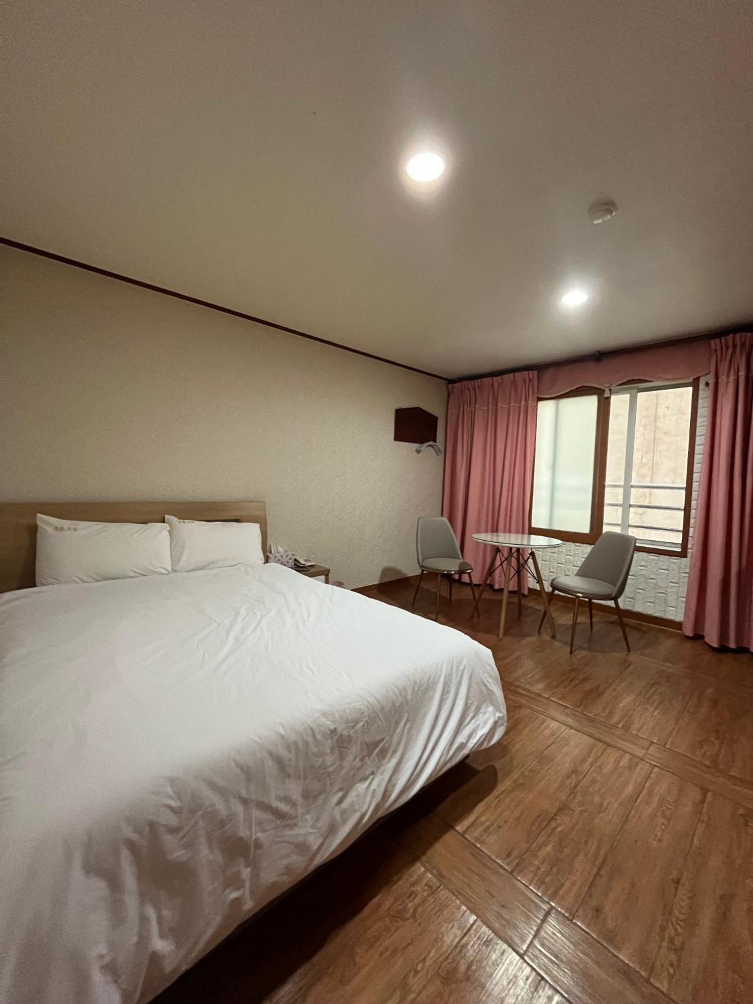 ג'גו Oreum Motel מראה חיצוני תמונה