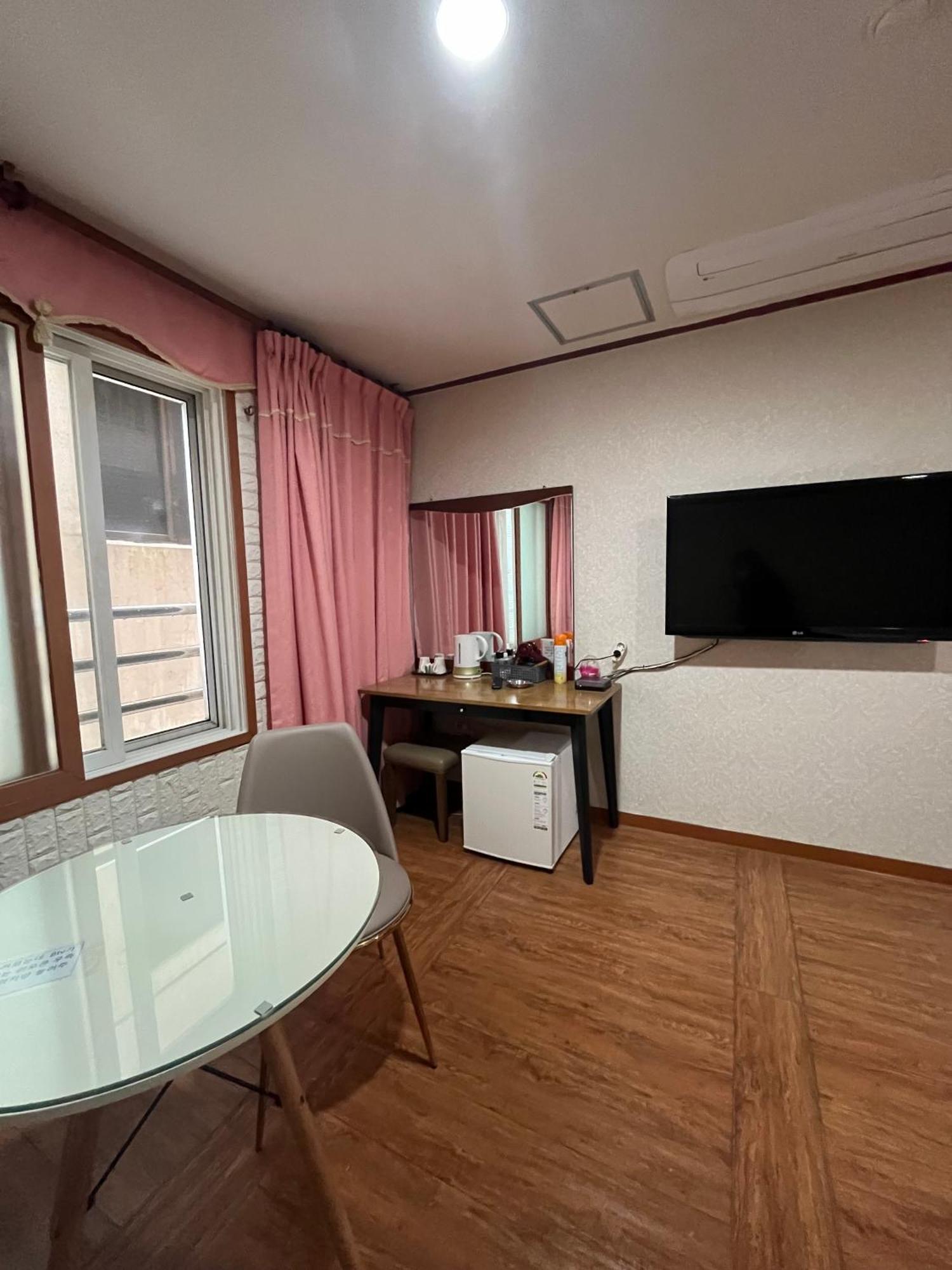ג'גו Oreum Motel מראה חיצוני תמונה